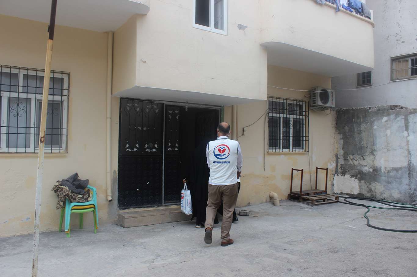 European Yetim Eli delivers food aid to hundreds of families in southeastern Turkey